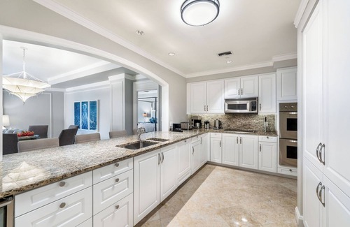 Seven Mile Beach Condo | Luxurious Apartment located at The Ritz-Carlton steps from Seven Mile Beach