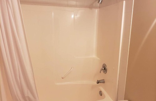 Timberlea Apartment | Luxurious Apartment with Wi-Fi, Private Bathroom and GYM Facilities