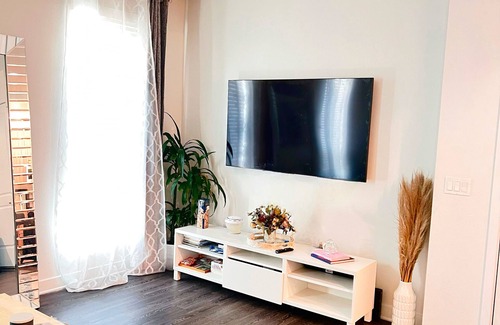 Glendale Apartment | Luxurious Apartment/Resort Style/King Bed/Glendale