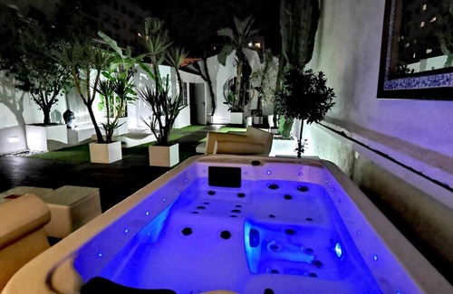 La Gran Via Apartment | LUXURIOUS APARTMENT WITH WIFI PRIVATE SUNNY TERRACE & JACUZZI IN THE CITY CENTER