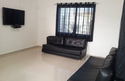 Raul Cury House | Luxurious beachfront, air cond, pisc, chur, f. Pizza.