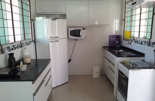 Raul Cury House | Luxurious beachfront, air cond, pisc, chur, f. Pizza.