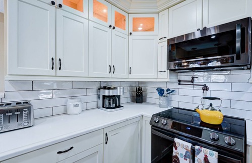 Wimbledon Falls House | Luxurious bright 4BR, bkyd oasis w/Game room+Pool