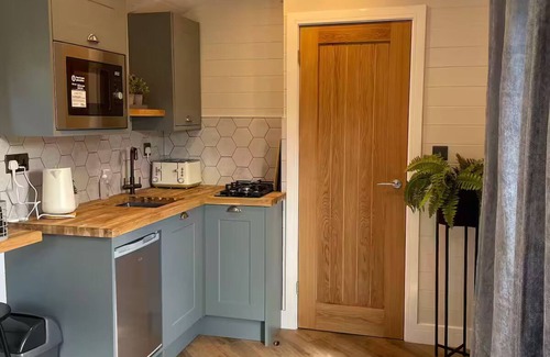 Llangollen Apartment | Luxurious Canal-side mini lodge in Llangollen.