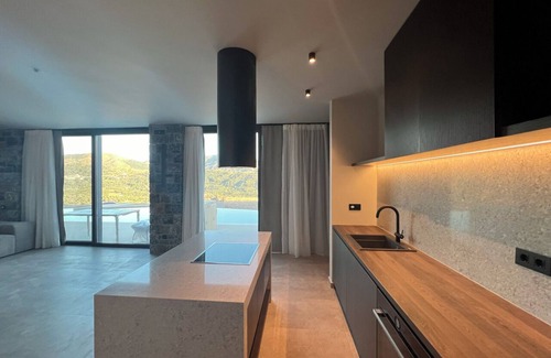 Monopari Villa | Luxurious Cave-Style, Smart Two Villas & Mountain View on Neromai Residence