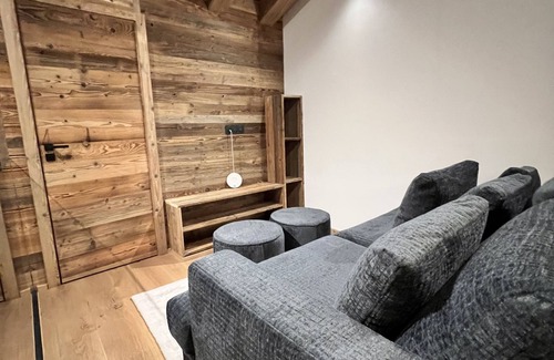 Crest-Voland Ski Chalet | Luxurious Chalet at the foot of the slopes for 12 people.