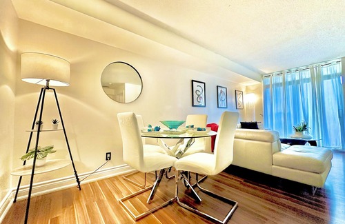 Downtown Mississauga House | Luxurious Comfy SQ1 Escape | 1BR+Den, Sleeps 4