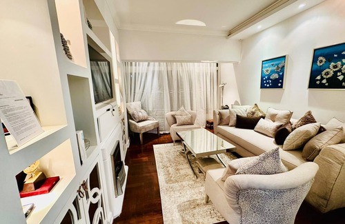 Gezira Apartment | Luxurious & Comfy Zamalek Retreat ~ Central Location ~ King Bed ~ By Nile