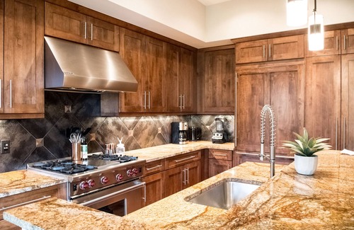 Mountain Village Condo | Luxurious Condo - Ski In/Ski Out Access - Close to Gondola - Majestic Views