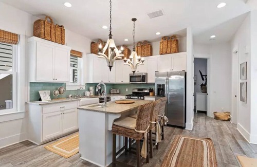 Sunnyside House | Luxurious Cottage | Gulf Front Gated Community l Porches | Private Beach 2 blks