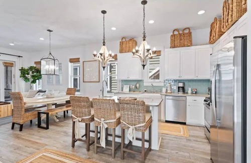 Sunnyside House | Luxurious Cottage | Gulf Front Gated Community l Porches | Private Beach 2 blks
