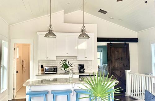 Sunnyside House | Luxurious Cottage | Gulf Front Gated Community l Porches | Private Beach 2 blks