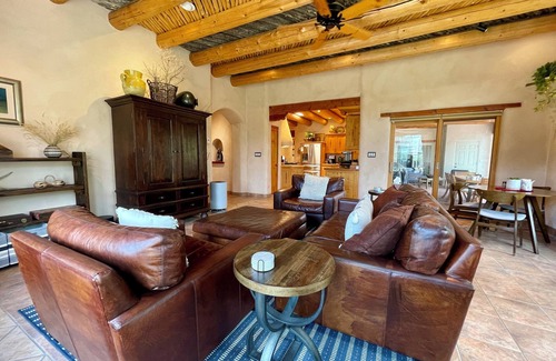 Arroyo Seco House | Luxurious & Cozy Modern Adobe Home. Taos at it's finest. Welcome to Dos Alamos!