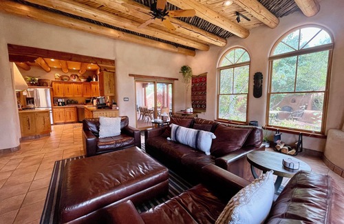 Arroyo Seco House | Luxurious & Cozy Modern Adobe Home. Taos at it's finest. Welcome to Dos Alamos!