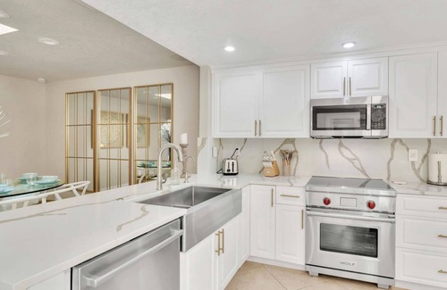 Fairway Village House | Luxurious Golf View Home w/Screened Lanai, Chef’s Kitchen | Office | Pool Access in Saddlebrook!