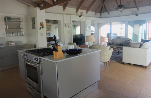 Freemans Bay House | Luxurious Home with Guesthouses and Private Pool on the Beach in English Harbour