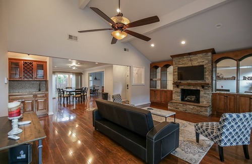 Briarforest House | Luxurious Home with Private Pool - Energy Corridor, Memorial Area - West Houston