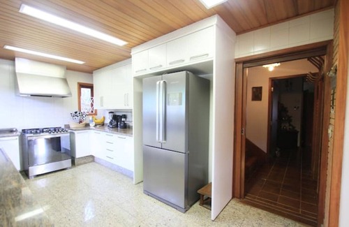 Alto do Capivari House | Luxurious house in Alto do Capivari, sleeps up to 15 people, 5 bedrooms.