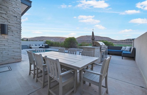 Washington House | Luxurious House on the Golf Course - Private Pool & Spa - Rooftop Fire Pit