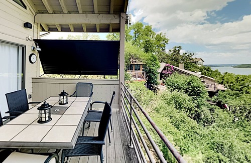 Spicewood House | Luxurious lakefront home with private casita & 2 full kitchens
