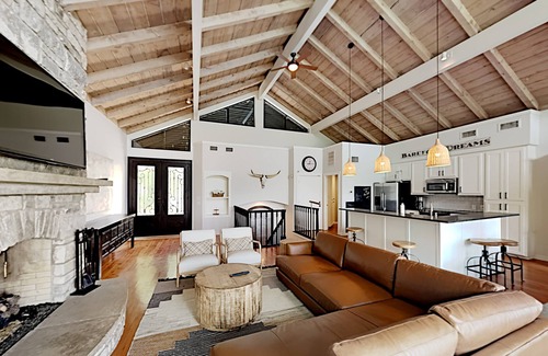 Spicewood House | Luxurious lakefront home with private casita & 2 full kitchens