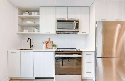 Rockcliffe - Smythe House | Luxurious large and stylish townhome with EV parking