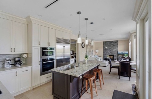 Arbutus Ridge House | Luxurious Multi-Fam Home 10 Mins to Downtown