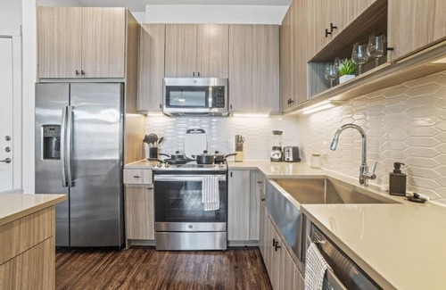 West Oak Hill Apartment | Luxurious New Unit|2Bd2Ba|Pool, Golf Sim