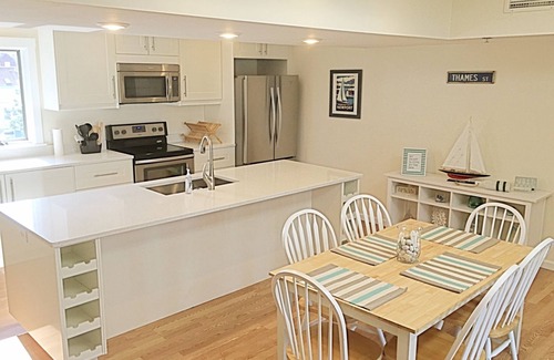 Yachting Village Condo | Luxurious Newport Haven with Private Deck & Stunning Water Viewsnn