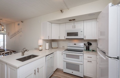 Jacksonville Beach Condo | LUXURIOUS Oceanfront - Beachdrifter 201 South-end w wrap around balcony