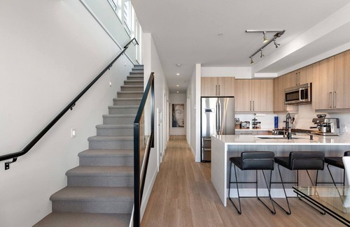 Victoria West Condo | Luxurious, Ocean View 2 Story Penthouse - Downtown - Secure Parking