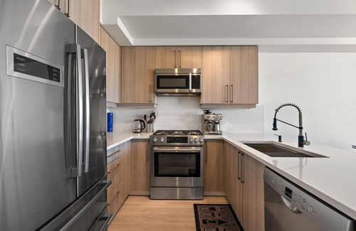 Victoria West Condo | Luxurious, Ocean View 2 Story Penthouse - Downtown - Secure Parking