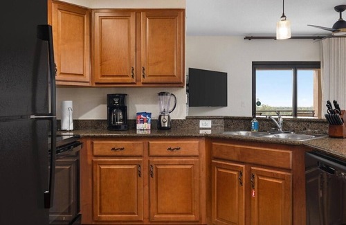 Bay Lake Resort | Luxurious one-bedroom resort suite in Bonnet Creek, Lake Buena Vista, FL -Room 2