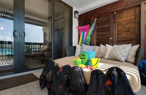 Red Hook Condo | Luxurious, Penthouse, 2 level, corner unit Oceanfront condo at Sapphire Beach