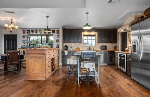 Glen Rose House | Luxurious property with pool, hot tub, wraparound porch, & two primary suites