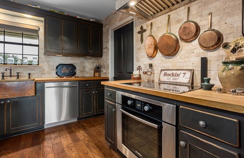Glen Rose House | Luxurious property with pool, hot tub, wraparound porch, & two primary suites