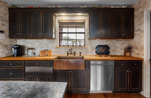 Glen Rose House | Luxurious property with pool, hot tub, wraparound porch, & two primary suites