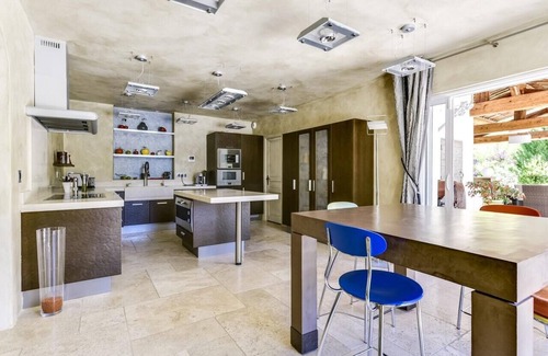 Rognes Villa | Luxurious Provencal Bastide near Aix en Provence and Luberon