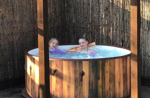 Pulborough Cabin | Luxurious Rural Cabin with Hot Tub