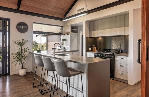 Quedjinup House | LUXURIOUS RURAL ESCAPE ON 3 ACRES BOASTS CAPTIVATING VALLEY AND OCEAN VISTAS