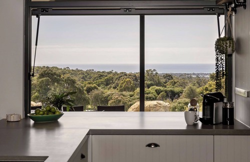 Quedjinup House | LUXURIOUS RURAL ESCAPE ON 3 ACRES BOASTS CAPTIVATING VALLEY AND OCEAN VISTAS