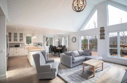Saint-Faustin-Lac-Carre House | Luxurious Scandinavian Golf Chalet + Private Spa