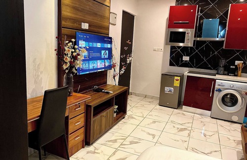 East Legon Apartment | Luxurious Studio Apartment with Rooftop Pool @ East Legon