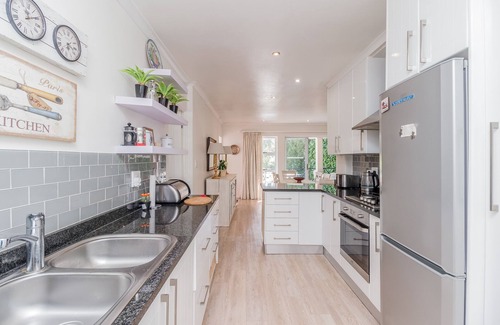 Constantia Cottage | Luxurious sunny Garden Cottage on the doorstep of the historical Groo