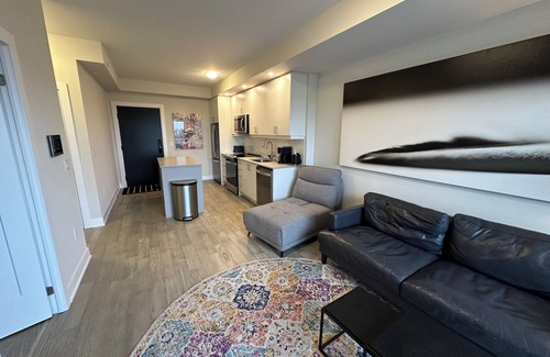 Oakville Condo | Luxurious Upper Oakville 1 -bedroom condo with WiFi, fitness room in