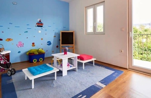 Vranjic Villa | Luxurious Villa In Quiet Neighbourhood With Gym