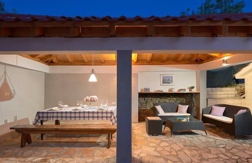 Vranjic Villa | Luxurious Villa In Quiet Neighbourhood With Gym