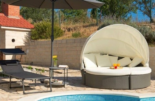 Vranjic Villa | Luxurious Villa In Quiet Neighbourhood With Gym