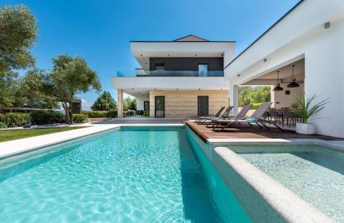 Drenje Villa | Luxurious Villa Laurea near Labin with Pool, Sauna & Sea View