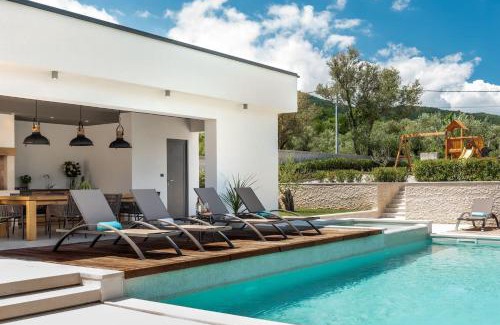Drenje Villa | Luxurious Villa Laurea near Labin with Pool, Sauna & Sea View
